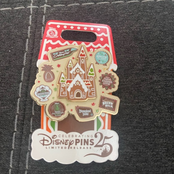 Disney Gingerbread 2025 Pin - Picture 1 of 1